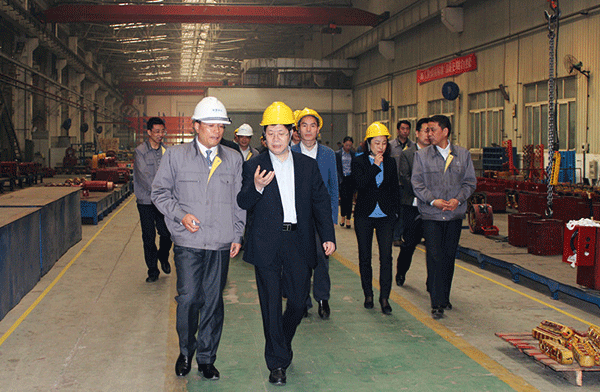 西安市委常委、常務副市長岳華峰蒞臨西瑪電機調研指導。
