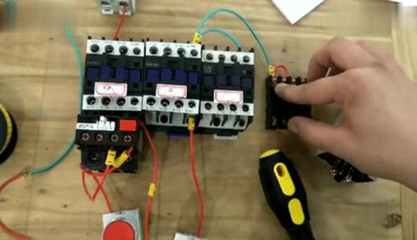 Y系列高壓三相異步電動機的功率控制需要哪些元件？